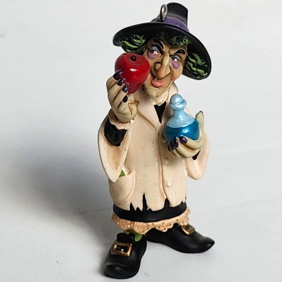 Hallmark Keepsake Hauntington Collection: Cass Taspell Halloween Ornament. - Picture 10 of 12